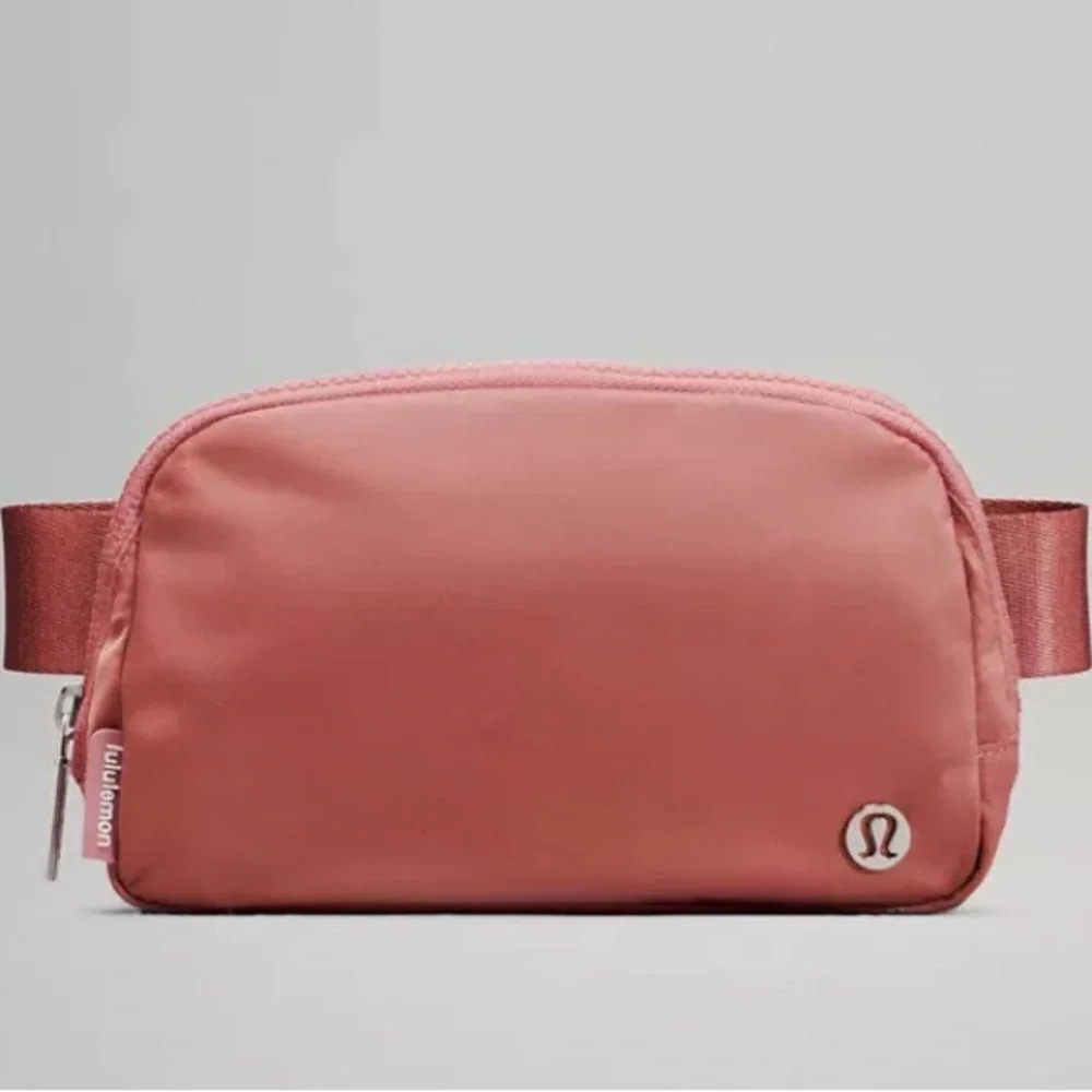 ππ©· Lululemon Everywhere Belt Bag Brier Rose - Picture 7 of 7